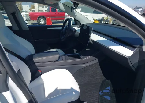 2025 Tesla Model Y Long Range Dual Motor Rear-Wheel Drive from USA, damaged, VIN 7SAYGDED2SF228123